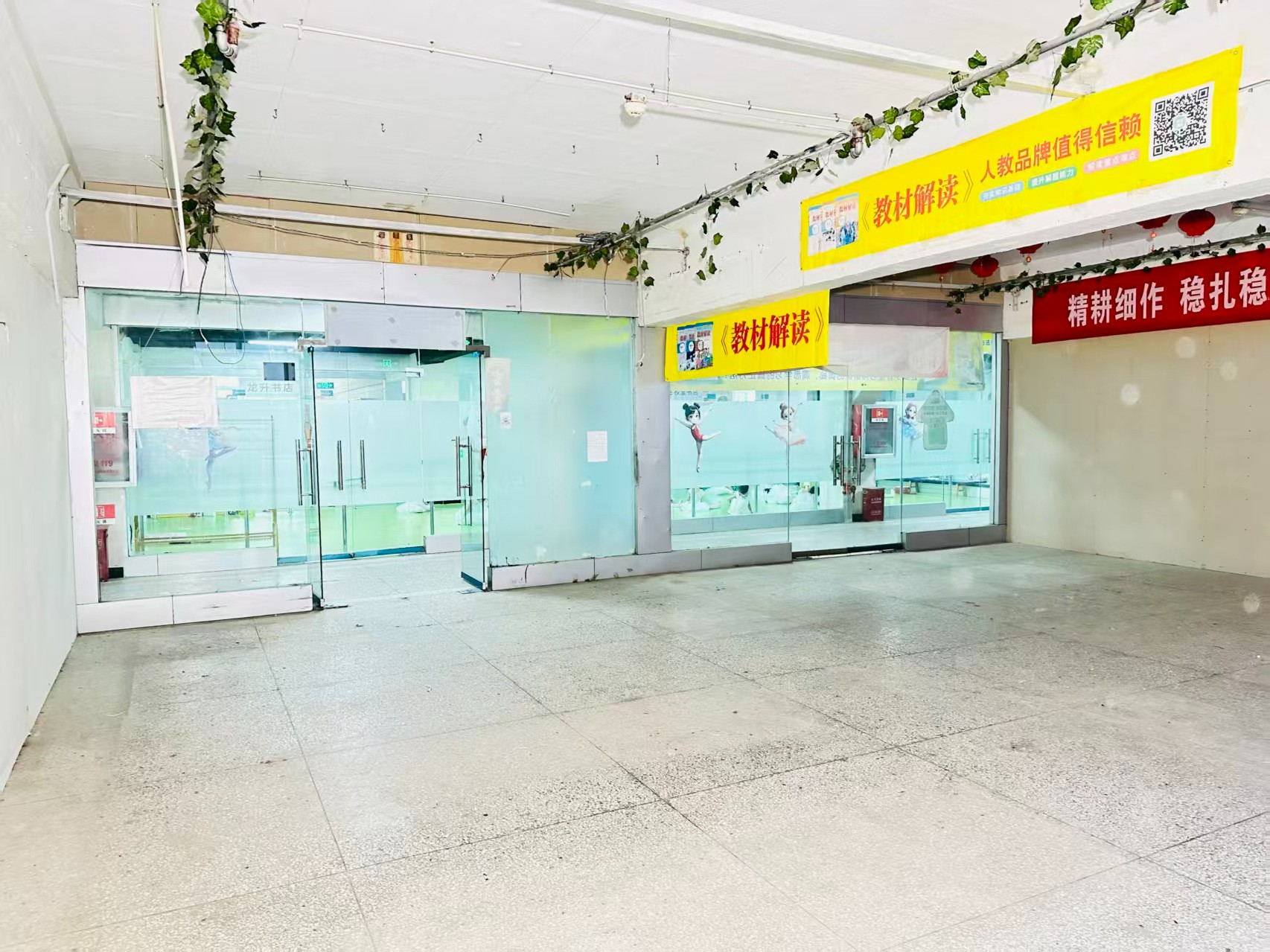熙春西路提供写字楼、商铺、展示空间、直播间等多种面积选择，满足企业办公、研发、展示、运营等多元需求。